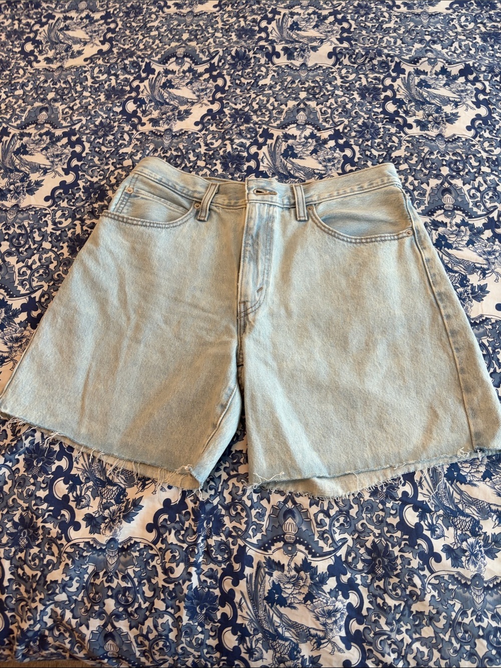 Levi’s women’s Light Wash Denim Shorts - Casual Everyday